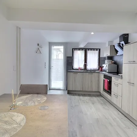 Maisonnette De Avec Cours - Wifi - Mon Groom Guest house